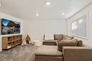 943 W 60 N, Layton, UT 84041 - Photo 16