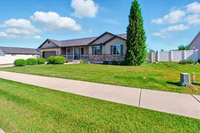 581 W 230 N, Smithfield, UT 84335 - Photo 2