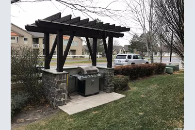 1008 N Shepard Creek Pkwy #5, Farmington, UT 84025 - Photo 2