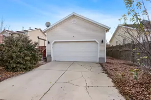 7841 N Saddleback Dr, Eagle Mountain, UT 84005 - Photo 14