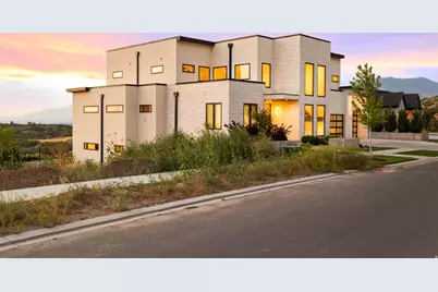 348 E Hidden Lake Dr, Bountiful, UT 84010 - Photo 2