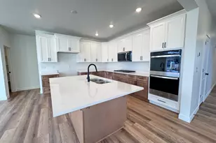 5241 S Paramount Dr, Riverdale, UT 84405 - Photo 10