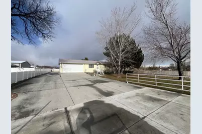 640 W Canyon Rd, Ferron, UT 84523 - Photo 4