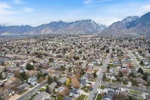 2111 Glacier View Dr, Sandy, UT 84092 - Photo 2