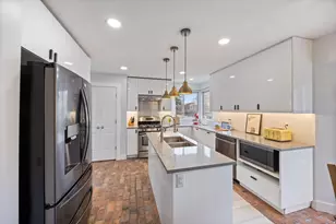 2111 Glacier View Dr, Sandy, UT 84092 - Photo 10