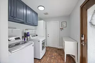 2111 Glacier View Dr, Sandy, UT 84092 - Photo 16