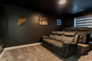 585 W 850 S, Springville, UT 84663 - Photo 2
