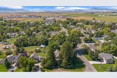 291 N Main St, Hyde Park, UT 84318 - Photo 34