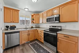 7847 N Saddleback Dr E, Eagle Mountain, UT 84005 - Photo 8