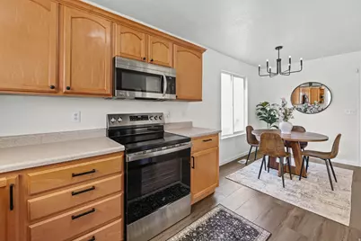 7847 N Saddleback Dr E, Eagle Mountain, UT 84005 - Photo 10