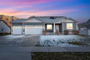 1077 S Red Barn Vw Dr, Santaquin, UT 84655 - Photo 2