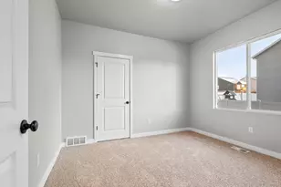 1077 S Red Barn Vw Dr, Santaquin, UT 84655 - Photo 10