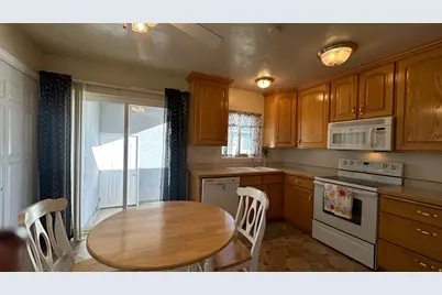 299 W 100 N, Roosevelt, UT 84066 - Photo 6
