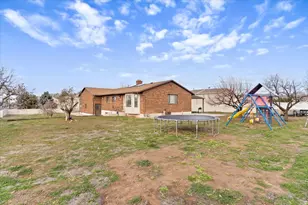 626 W 800 N, Clinton, UT 84015 - Photo 2