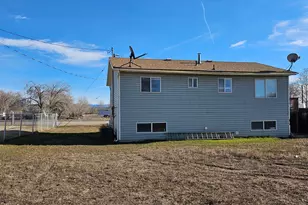 160 S Center St, Wellington, UT 84542 - Photo 18