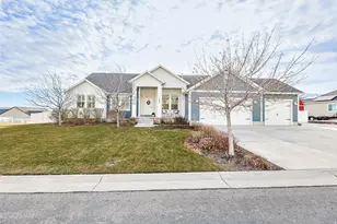 2098 E Elkhorn Rd, Eagle Mountain, UT 84005 - Photo 1