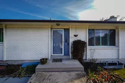 4608 S Locust Ln E, Holladay, UT 84117 - Photo 2