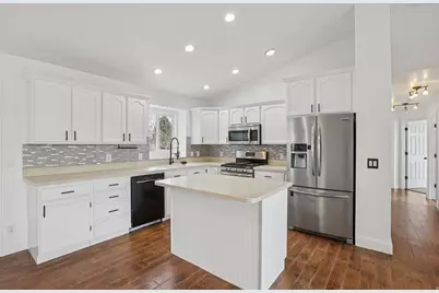 2608 W 3900 S, Roy, UT 84067 - Photo 8