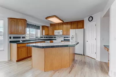 888 W Rockhill Point Cv, Taylorsville, UT 84123 - Photo 6