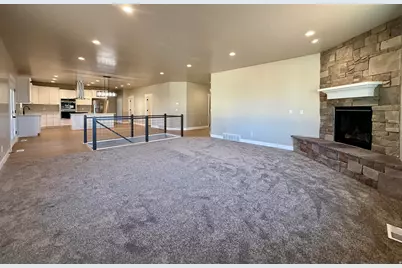 1198 W Grayhawk Loop, Roosevelt, UT 84066 - Photo 8