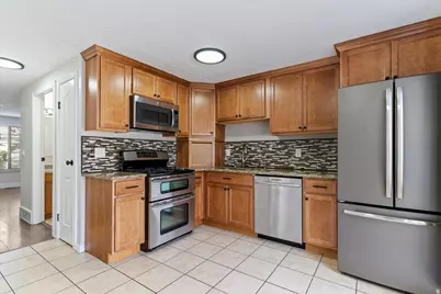 586 W 1950 N, Centerville, UT 84014 - Photo 8