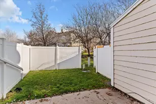 586 W 1950 N, Centerville, UT 84014 - Photo 18