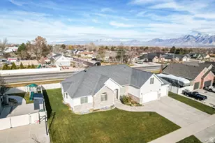 3352 W 10235 S, South Jordan, UT 84095 - Photo 2