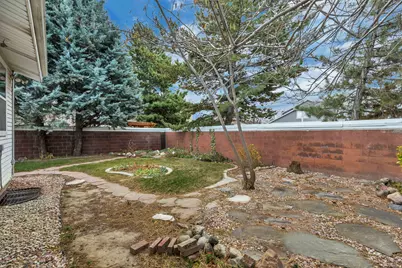 730 E Village Way, Sandy, UT 84094 - Photo 8