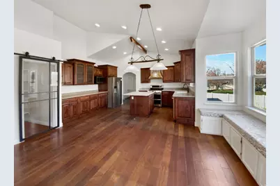 969 S View Crest Ln, Kaysville, UT 84037 - Photo 2