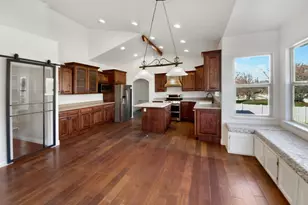 969 S View Crest Ln, Kaysville, UT 84037 - Photo 2