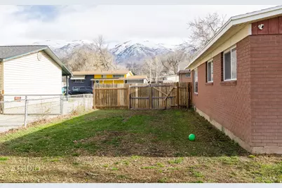 110 Mill Rd, Layton, UT 84041 - Photo 32