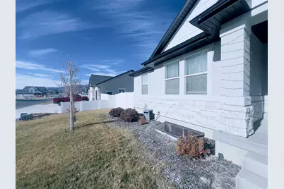 373 E Gilbert Peak Way, Eagle Mountain, UT 84005 - Photo 2