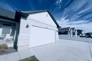 373 E Gilbert Peak Way, Eagle Mountain, UT 84005 - Photo 4