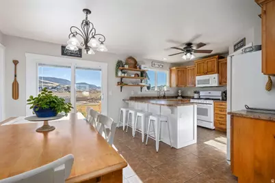 2026 E Saddleback View Dr, Enoch, UT 84721 - Photo 8