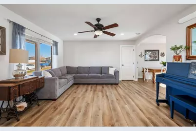 2026 E Saddleback View Dr, Enoch, UT 84721 - Photo 6