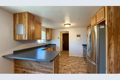855 N 200 E, Price, UT 84501 - Photo 2