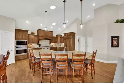 96 Village Square Rd, Centerville, UT 84014 - Photo 16