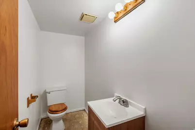 6048 S 2075 E, Holladay, UT 84121 - Photo 12