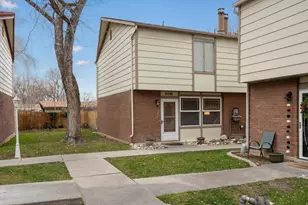 6048 S 2075 E, Holladay, UT 84121 - Photo 2