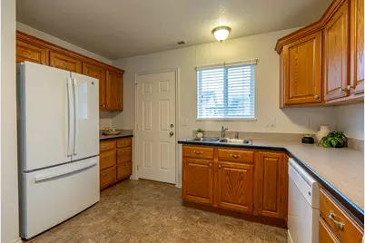 275 W 260 N, Hyde Park, UT 84318 - Photo 10