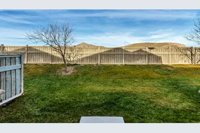 4095 E Oakland Hills Dr N, Eagle Mountain, UT 84005 - Photo 32