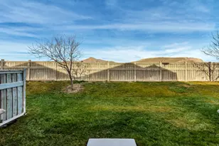 4095 E Oakland Hills Dr N, Eagle Mountain, UT 84005 - Photo 32