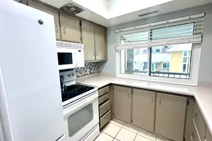 323 S Peach Ln, Bountiful, UT 84010 - Photo 10