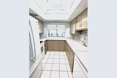 323 S Peach Ln, Bountiful, UT 84010 - Photo 8