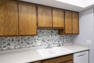 323 S Peach Ln, Bountiful, UT 84010 - Photo 4