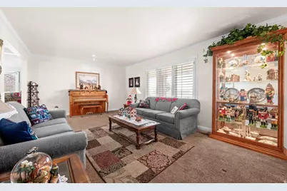 2671 S Edgehill Dr E, Bountiful, UT 84010 - Photo 2