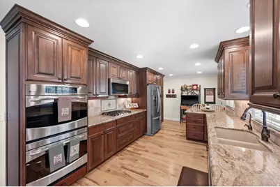 2671 S Edgehill Dr E, Bountiful, UT 84010 - Photo 6