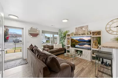 366 W Diamant Ln N, Tooele, UT 84074 - Photo 4