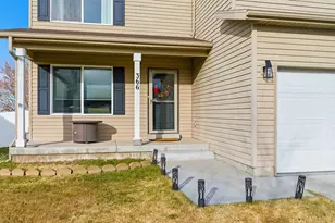 366 W Diamant Ln N, Tooele, UT 84074 - Photo 2