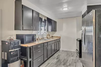 286 N Lionel St W, North Salt Lake, UT 84054 - Photo 2